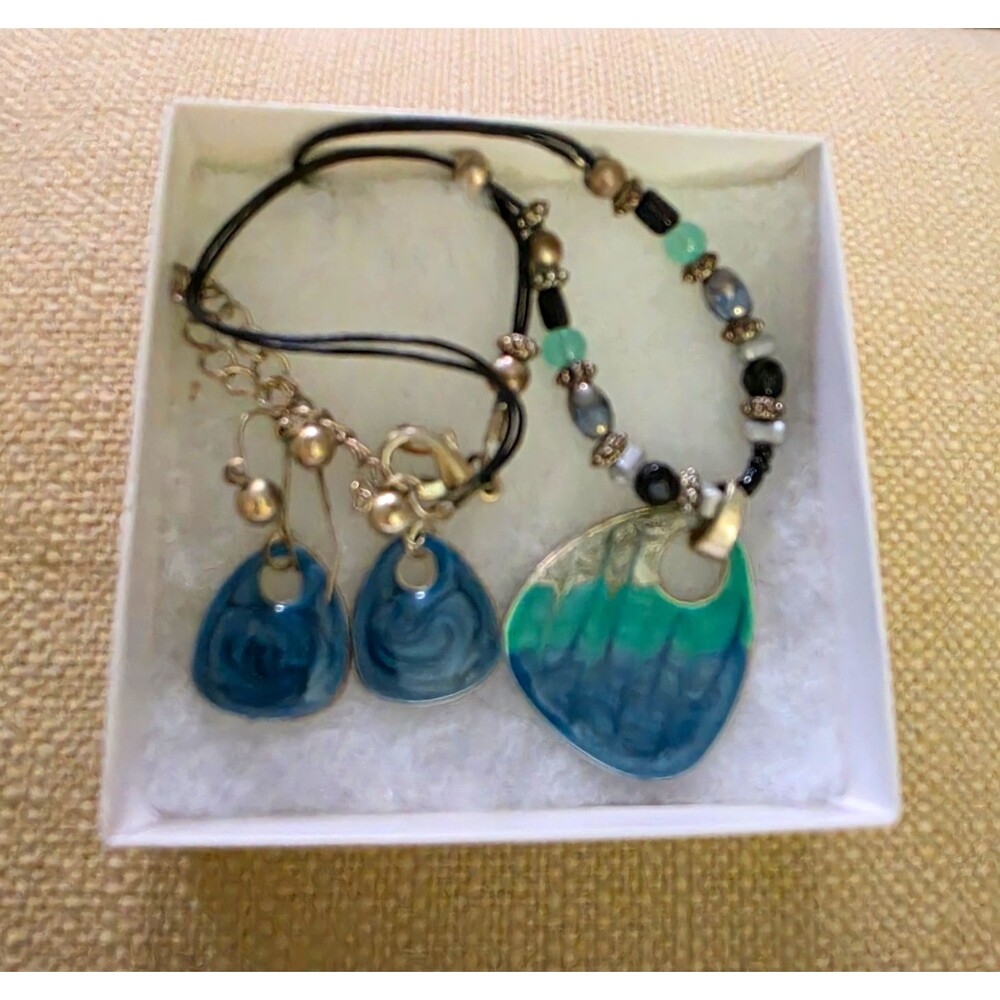 Boscov's Silver Tone Blue Teardrop Pendant Necklace & Dangle Earrings Set